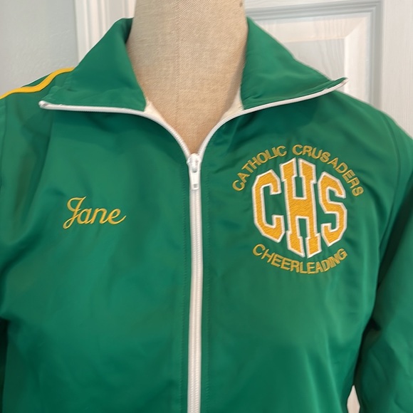 Varsity Spirit Women’s cheerleading jacket paragraph green with gold letters - Picture 2 of 16